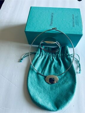 Tiffany & Co. Silver Collar Necklace with Tiffany Blue Pouch